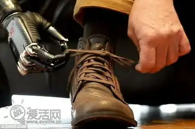 英国男子安装世界最牛机械仿生手臂可以自己系鞋带