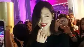 陷入危机崔雪莉被学校混混打致美丽的你