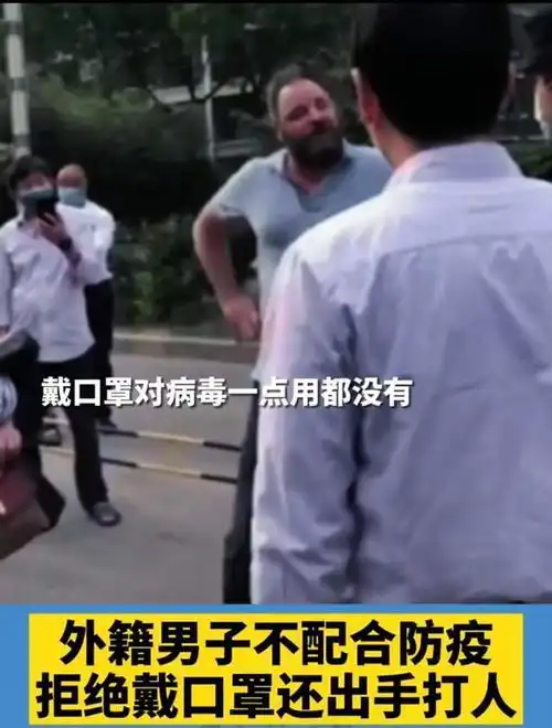 嚣张外籍男子地铁拒戴口罩你要记得,疫情是从中国开始的