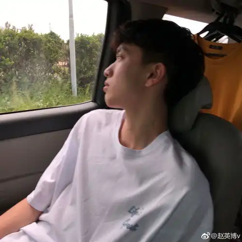 有没有好看男生侧脸头像