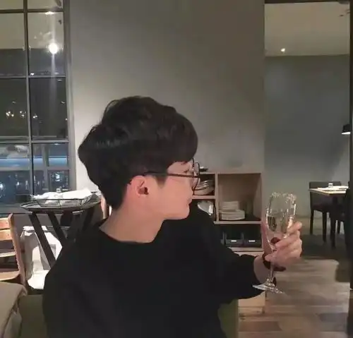 男生头像你说是宇宙的缩影