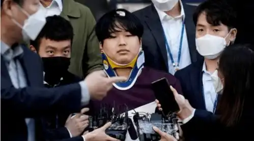 山晚早新闻丨太原地铁1号线下元站开挖基坑女子抽中林肯轿车遭主办方赖账,法院判了骗子绕晕店老板空手套钱,监控画面曝光