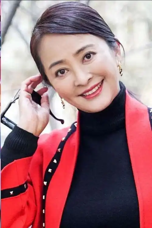 一心只想嫁外国男人,三次跨国婚姻皆失败,她为啥不嫁中国男人