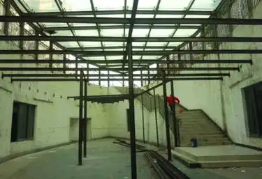 小区车库出入口要改成两层菜市