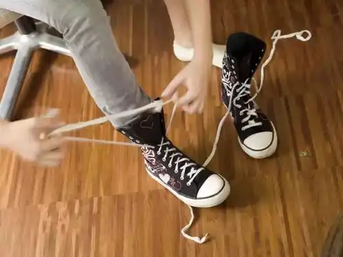 系鞋带out了看耐克推出了一款智能跑鞋系带潮鞋
