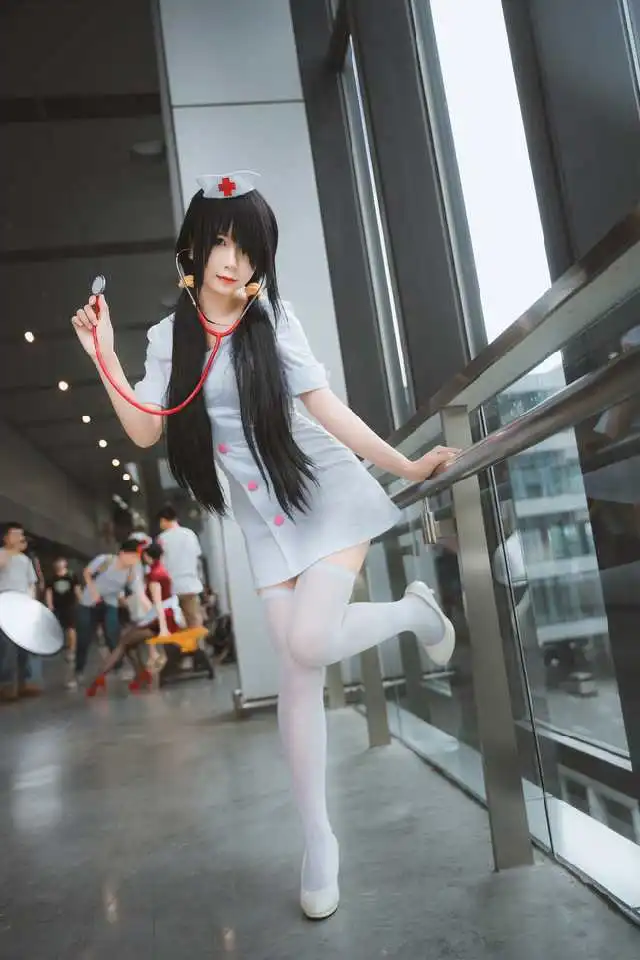 cosplay无下限,双马尾白丝护士装cos