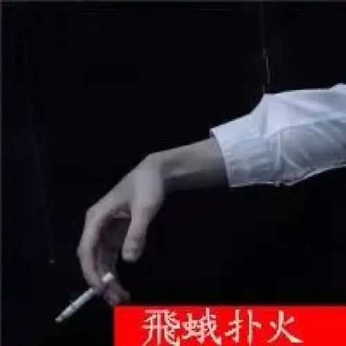 黑白色男生伤感带字微信头像