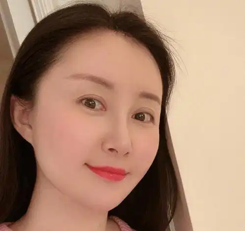 舒畅晒近照,嫩如少女形象却有了种堪比进厂重修的变化