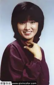 白球鞋喇叭裤70年代复古红衣榜