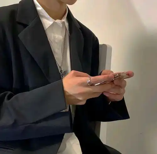 如今遇上的人都是心里有过别人的人禁欲系男头