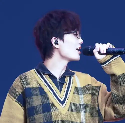 许嵩的男粉比女粉多怕也未必吧男粉女粉都很爱呀