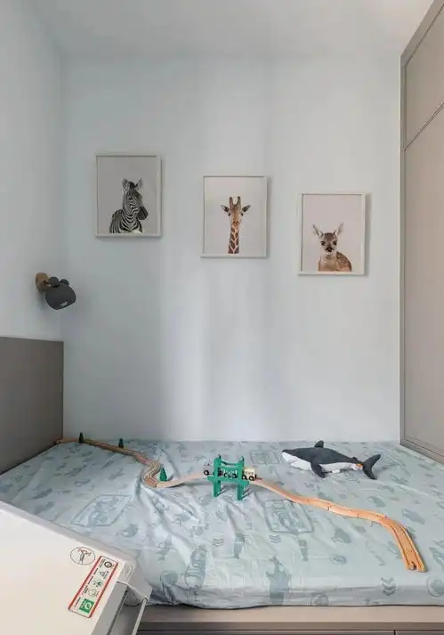 102㎡简约混搭风三居室,白墙白吊顶配收纳柜,简洁实用又宜居