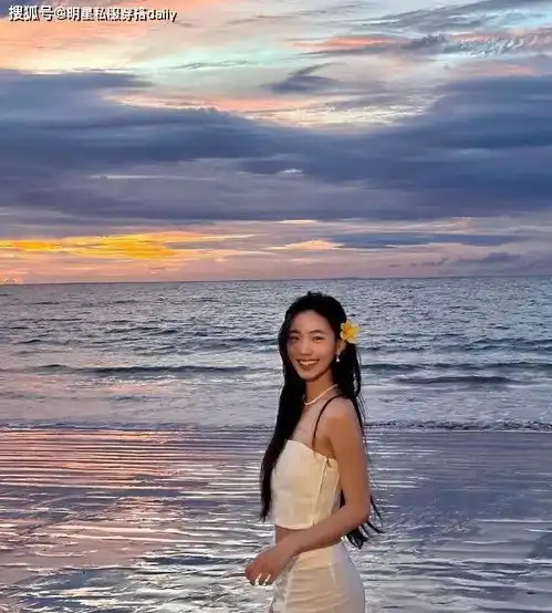 小s女儿原装脸就是娇俏,16岁穿清凉白裙,皮肤饱满花样少女