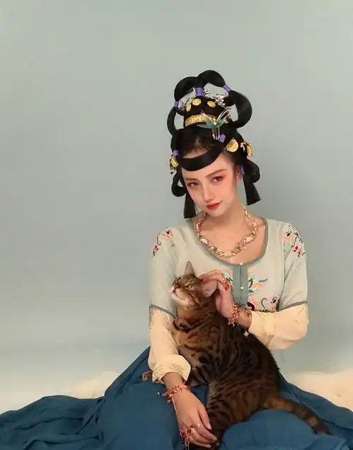 洛丽塔大哥火出圈,穿汉服美艳又妖娆,别说男生,女生看了也心动