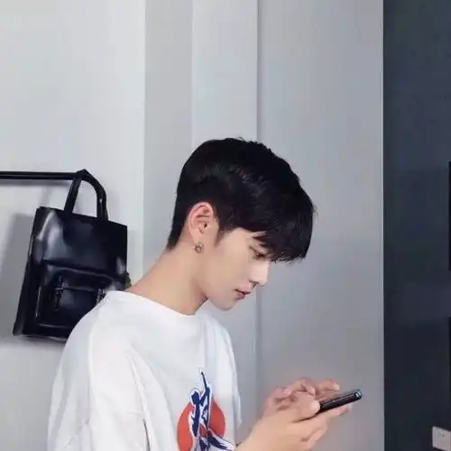 没办法,留网红小哥哥发型的男生总是撩得到mm