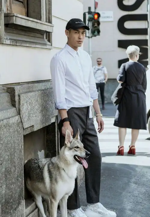 牵条狗就敢自称狼系少年,杨祐宁这一写真,咋有噶吹的感觉