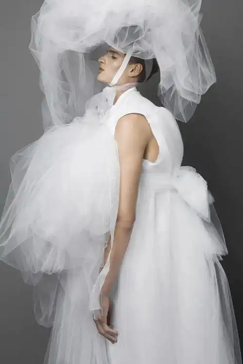 男人穿婚纱也很美,这仙气缭绕的男装,男生穿戴起来连女孩都脸红