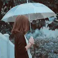 下雨打伞唯美图片微信头像图片大全