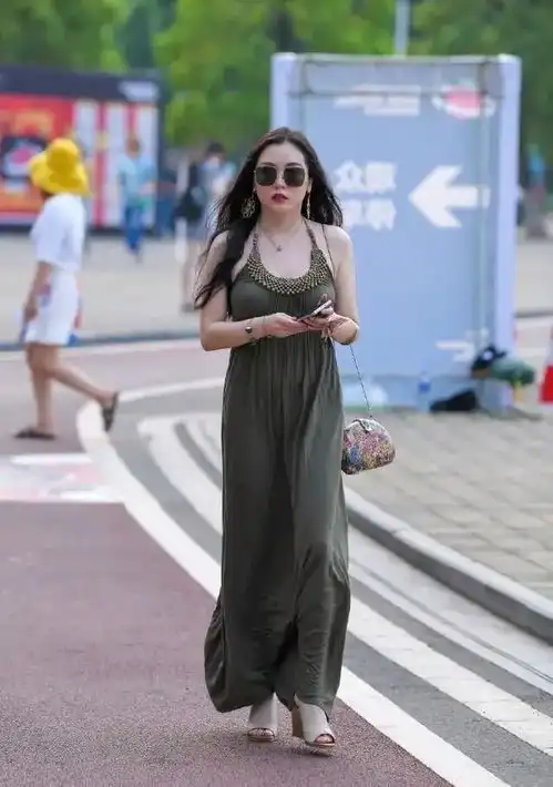 连衣裙穿搭干净清爽,穿出高挑优雅的女神气质,美丽不单调