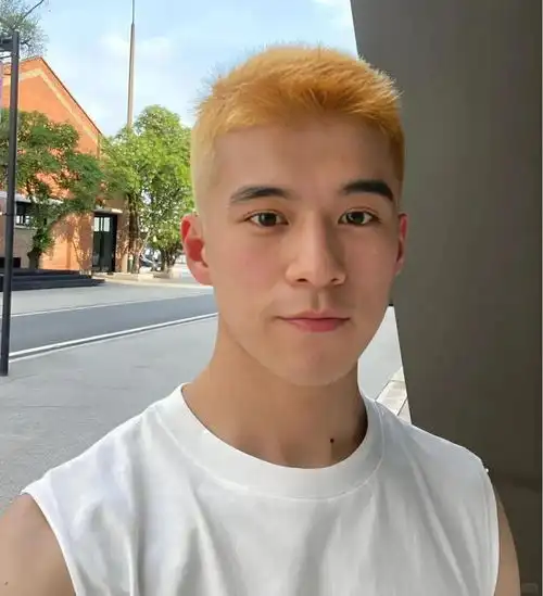 男生黄毛发型怎么剪才帅气试试这3款,女友看了很喜欢