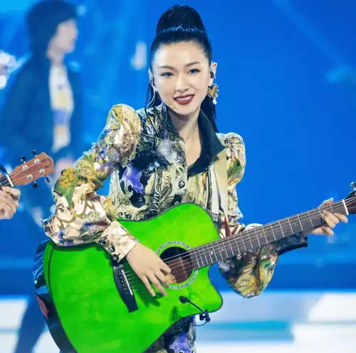 浪姐晒姐姐公演造型,张雨绮状态像少女,万茜高马尾气场强大