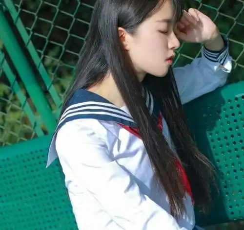 总要穿校服的女生,还是别扎马尾了,秋冬换这3发型完全不输校花