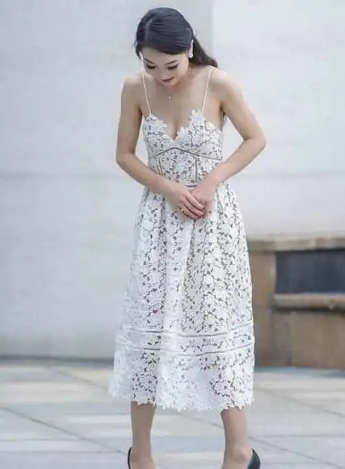 性感明星美女街拍美女粉色系装扮,肤白貌美,十分的迷人可爱