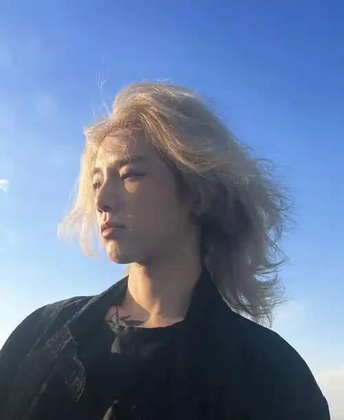 迪丽热巴任嘉伦的物料都是剧组放出来的,女方不想和对方有太多捆绑