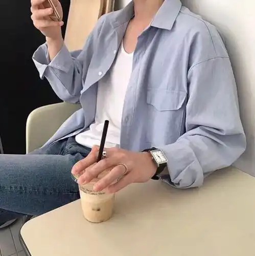 头像靠近一个人要慢一点,离开一个人要快一点