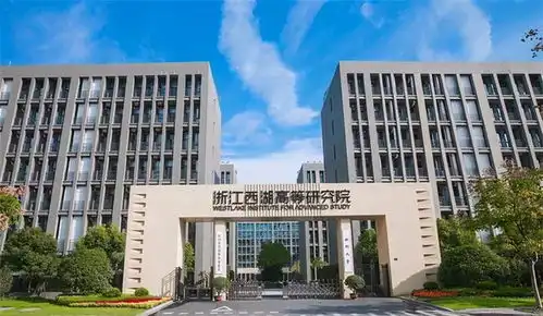 90后内蒙女孩白蕊,曾被清华拒收,今却获世界级大奖,成女科学家