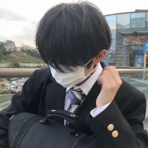 真人男生头像如果一个人不爱你,那么,这个人不是我