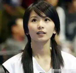 扎双马尾女明星唐嫣土气赵丽颖洋气陈乔恩似少女