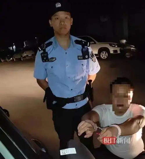 贴一张涉黄小广告可获3毛钱,男子一分还没挣就被现场抓获