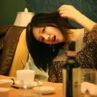 qq头像剪刀手女生背影伤感女生头像回想记不起的回忆