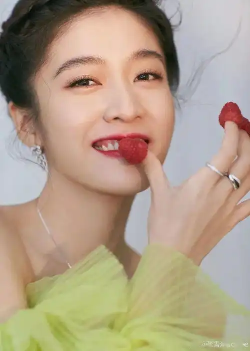 时尚年底女明星们的红毯斗艳,谁赢了