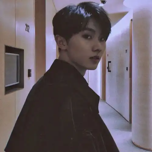 对面的蓝孩纸,过来换头像