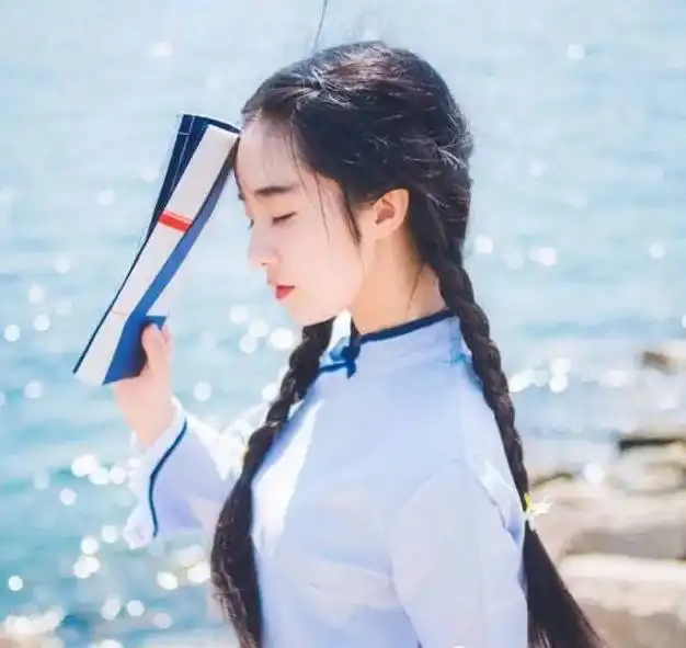 我是女生,爱漂亮的女生学学人家怎么扎头发