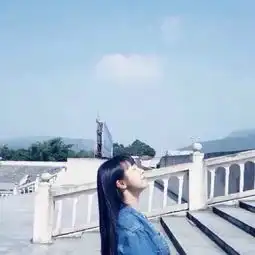 情侣头像信任了阳光的明朗,忽略了烟雨的惆怅