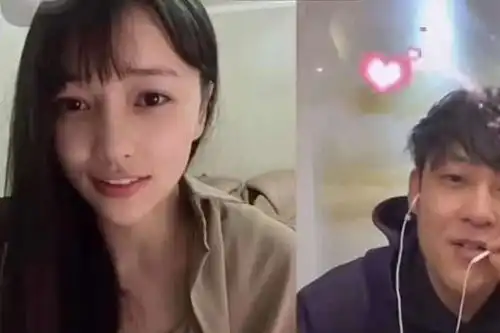 道德绑架式表白是假的男生殷世航式求爱被拒,女主系知名女网红德桑,账号被封本尊出镜道歉