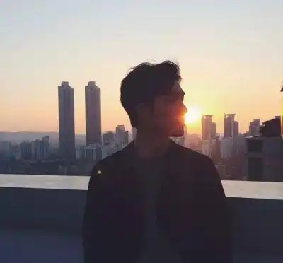 假装很喜欢你的男生有的表现有的话及时停止