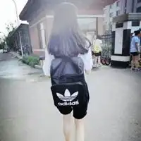 qq头像女生学生背书包背书包的女孩qq头像