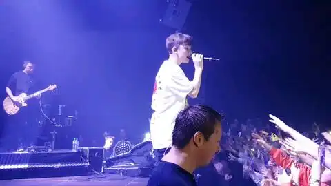 johnnyorlando17岁生日和格莱美晚会给我爱这个男孩