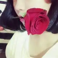 怎么才能找到嘴里叼花的qq头像
