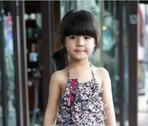 小女孩齐刘海马尾发型绑扎方法图片大全