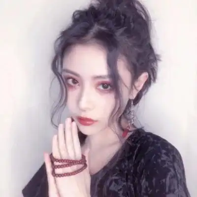 今天是阴天,想和你窝在沙发上看qq女生头像我要个性网