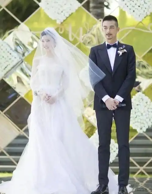 婚纱女王王微微,69岁离婚恋上27岁运动员,身材保养得当似少女