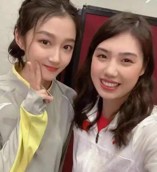 张雨霏收获两金两银真霸气,日常造型可爱大气,满屏都是少女感