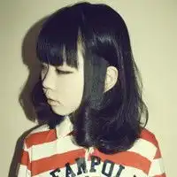 qq短发女生姐妹头像女孩穿黄衣服