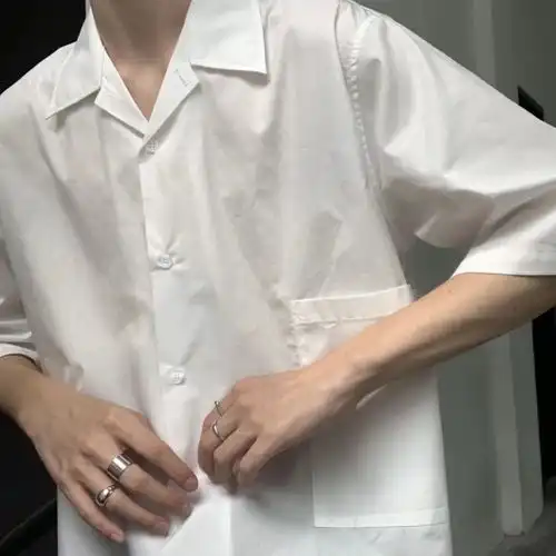 白底男生头像是不是没人看啊
