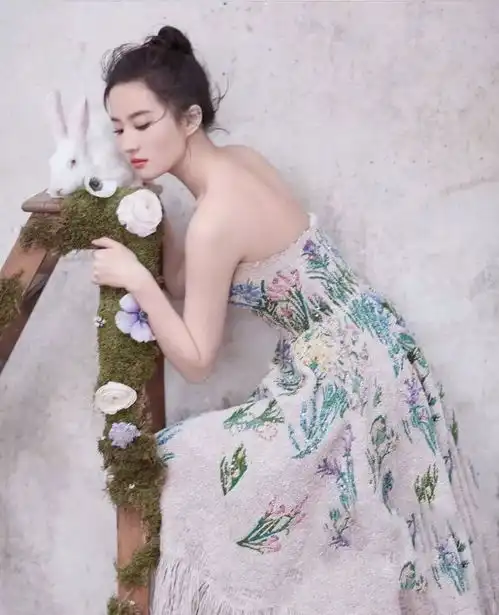她是仙气十足的小龙女,却被黑变性人,现打败全球1000位演员,成好莱坞大片女主